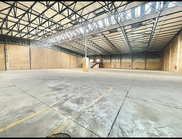2,418M² WAREHOUSE TO LET IN NORTH RIDING